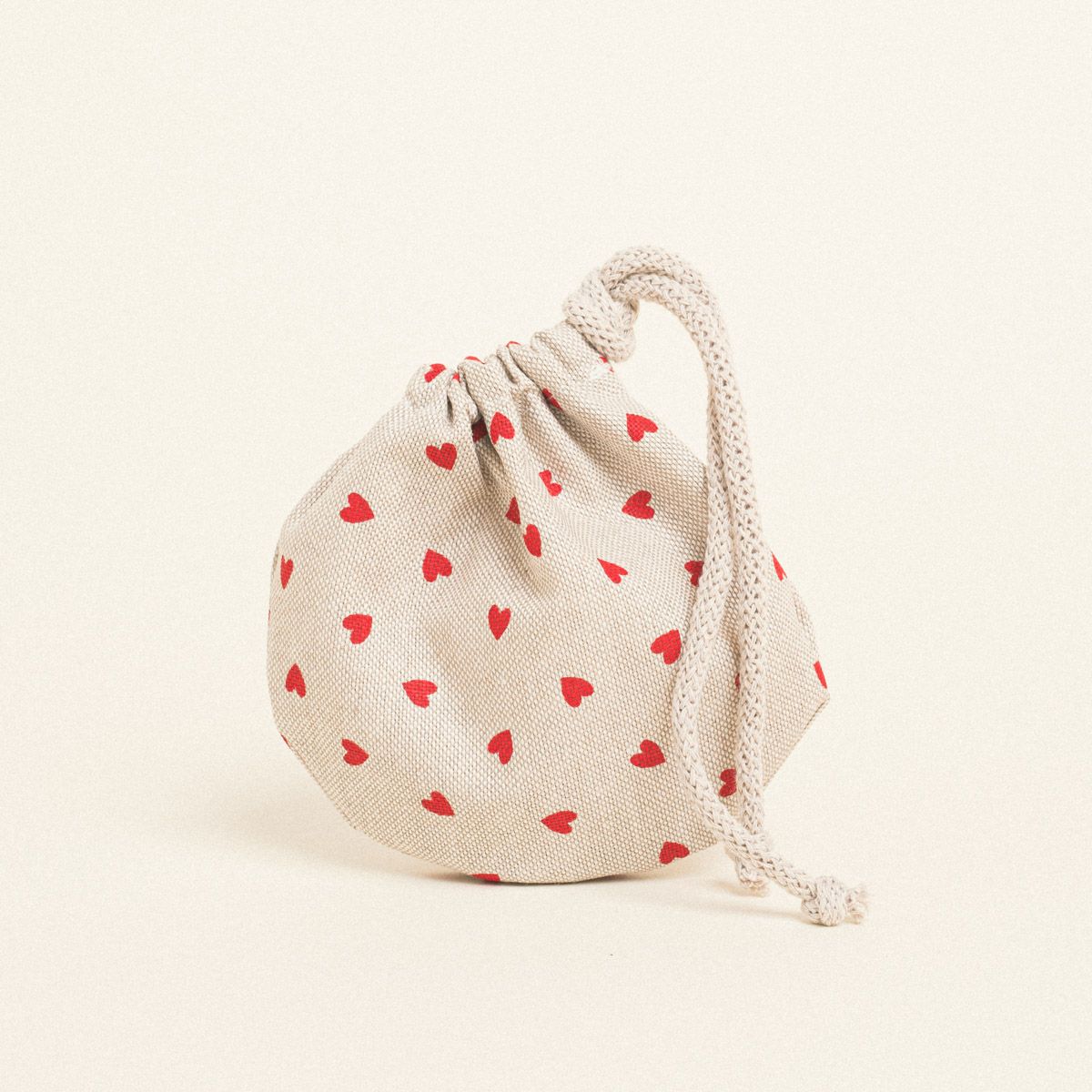 Beauty Home ΠΟΥΓΚΙ ΟΒΑΛ ΜΕ ΚΟΡΔΟΝΙ 13 x 14 cm ΜΙΚΡΕΣ ΚΟΚΚΙΝΕΣ ΚΑΡΔΙΕΣ Beauty Home ΠΟΥΓΚΙ ΟΒΑΛ ΜΕ ΚΟΡΔΟΝΙ 13 x 14 cm ΜΙΚΡΕΣ ΚΟΚΚΙΝΕΣ ΚΑΡΔΙΕΣ