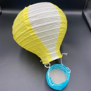 ΜΠΟΜΠΟΝΙΕΡΑ ΧΑΡΤΙΝΟ ΑΕΡΟΣΤΑΤΟ ΚΙΤΡΙΝΟ/ΛΕΥΚΟ ΜΕ ΤΥΡΚΟΥΑΖ ΒΑΣΗ 25cm