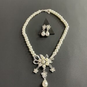 ΝΥΦΙΚΟ ΣΕΤ ΚΟΣΜΗΜΑΤΩΝ ΚΟΛΙΕ ΚΑΙ ΣΚΟΥΛΑΡΙΚΙΑ ΜΕ ΠΕΡΛΕΣ