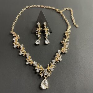 ΝΥΦΙΚΟ ΣΕΤ ΚΟΣΜΗΜΑΤΩΝ ΚΟΛΙΕ ΚΑΙ ΣΚΟΥΛΑΡΙΚΙΑ ΜΕ ΣΤΡΑΣ